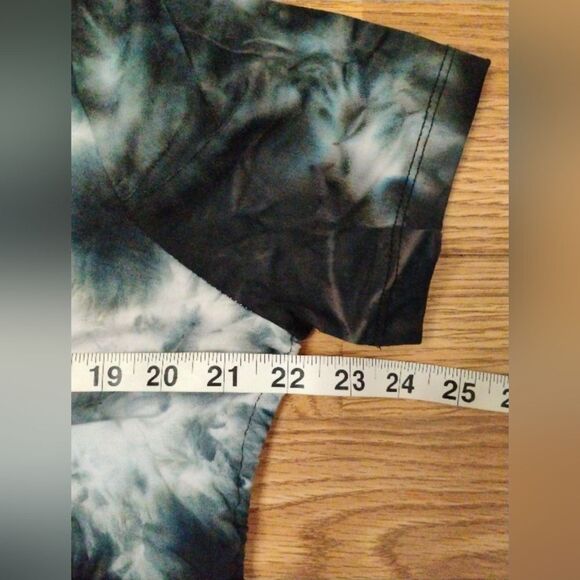 Riley & James Tie Dye Dragon Print Runched Sides Top size 2X - Picture 10 of 14